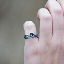 Pierścionek z Zielonym Turmalinem i Roślinnym Wzorem