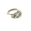 Regulowany pierścionek z błękitnym topazem z miedzi - wire wrapping