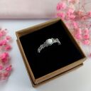 Pierścionek z białym jadeitem - regulowany, ze stali chirurgicznej (handmade wire wrapping)