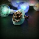 Regulowany pierścionek z błękitnym agatem - wire wrapping z miedzi