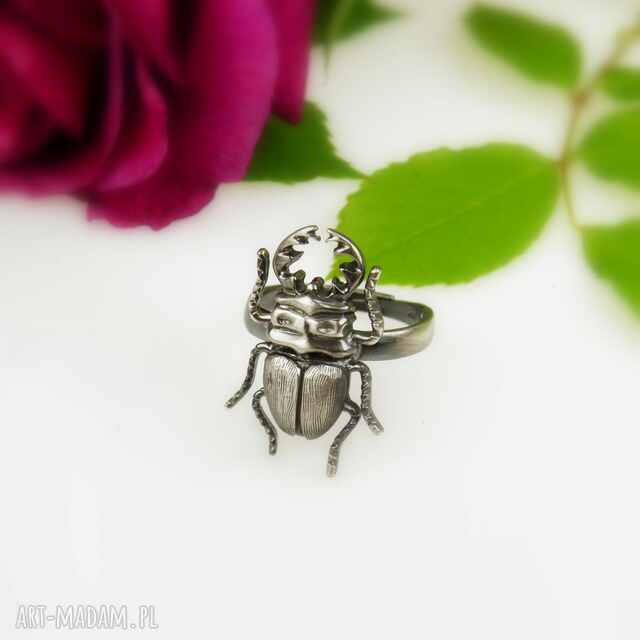 Pierścionek srebrny z Szarym Skarabeuszem