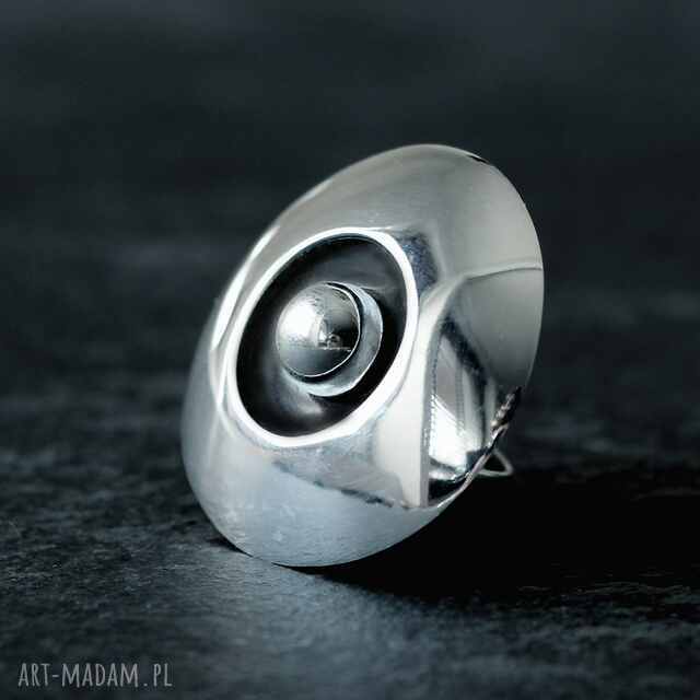 Duży polerowany pierścionek srebrny, pierścień ze srebrną kulką