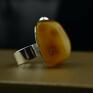 barbara fedorczyk pomarańczowe pierścionek z bursztynem z dużym