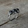 czarne metaloplastyka srebro craneo - srebrny pierścionek ze spinelami awangardowy pierścień