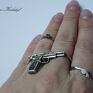 atrakcyjne pistolet gun - pierścionek militarny