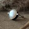 Snow White srebrny pierścionek z perłą - metaloplastyka srebro