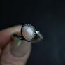kamień księżycowy pierścionek z kamieniem księżycowym srebrny pierścień z minerałem