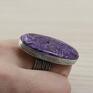 Nietuzinkowy, duży pierścionek wykonany ręcznie ze próby 925 i 999 oraz ślicznego, czaroitu wielkości ok. 38x18 mm. Srebro