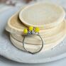 żółte pierścionek sunny - ze szklanymi kryształkami regulowany