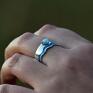 niebieskie pierścionek z larimarem morski - fale i larimar