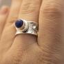 pierścionek z kamieniem artystyczny srebrny z lapis lazuli