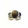 szeroki pierścionek wykonany ze srebra próby 925 z fakturą skórki krzemień pasiasty