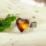 Srebrny pierścionek z bursztynowym sercem a708 - bursztyn bałtycki z bursztynem romantyczny