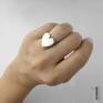 Okazały, przykuwający wzrok pierścionek z koroną w kształcie serca, wykonany w całości ręcznie ze srebra próby 930 i 999