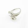 srebrny fala biała - pierścionek prezent