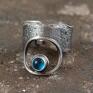 niebieskie topaz swiss blue, srebrny oksydowany pierścionek z topazem