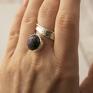 modny pierścionek rubin na fuksycie regulowany srebrny z zoisytem artystyczny