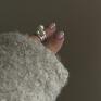 niebanalne srebro srebrny pierścionek z perłą white swarovski