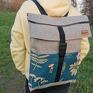 muchomor praktyczny prostokątny plecak z grubej popielatej tkaniny. z paprocie