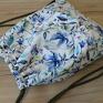 Wygodny i oryginalny plecak - worek uszyty z najwyższej jakości, przyjemnej w dotyku tkaniny (welur) w niebieskie kwiaty