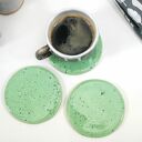 Zestaw ceramicznych podstawek, nakrapiana mięta