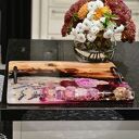 Elegancka deska do serwowania z drewna oliwnego - kwiaty w żywicy epoksydowej