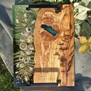 Deska z drewna oliwnego - zielona żywica i paproć, len, kocanki | rękodzieło