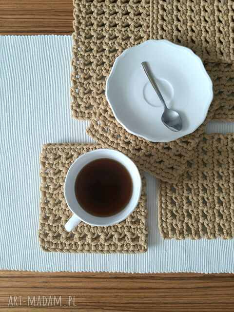 Komplet małych, kwadratowych podkładek