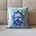 Poszewka z haftem chrząszcza - szept nocy