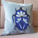 Poszewka z haftem chrząszcza -szept nocy