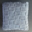 Poduszka dekoracyjna Quatro 50x50 cm - biała, geometryczna
