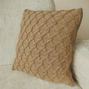 Beżowa warkoczowa poduszka