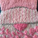 Poszewka z haftem chrząszcza - tajemnica liści