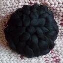 Okrągła poduszka z merynosa - czarna, 30 cm