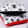 spider z pająkami, straszna poduszka w pająki