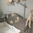 Drewniany uchwyt montażowy do karuzeli i mobilu - pałąk do łóżeczka, kolor szary