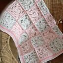 Szydełkowy kocyk w odcieniach różu