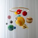 Mobil z rakietą, planetami i słońcem - kosmiczna karuzela do pokoju