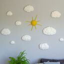 Miękkie chmurki i słońce - ręcznie robiona ozdoba ścienna do pokoju malucha