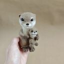 Wydra z maleństwem - figurka filcowana