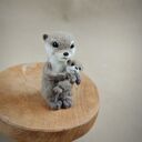 Wydra z maleństwem - figurka filcowana