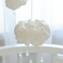 Mobil niemowlęcy z motywem słońca i chmurek - karuzela nad łóżeczko i dekoracja