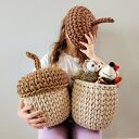 Duże żołędzie szydełkowe - kosz do pokoju z akcentem