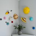 Układ słoneczny 3D z planetami i rakietą - kosmiczna dekoracja do pokoju dziecka