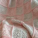 Szydełkowy kocyk w odcieniach różu