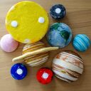 Układ słoneczny z filcu - edukacyjna dekoracja ścienna do pokoju dziecięcego