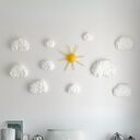 Miękkie chmurki i słońce - ręcznie robiona ozdoba ścienna do pokoju