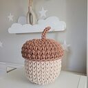 Duże żołędzie szydełkowe - kosze do pokoju z akcentem leśnym