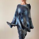 Ponczo z wełny merino w odcieniu gołębim