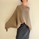 Klasyczne ponczo z wełny merino w beżu